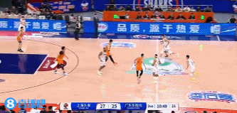 金年会体育贝兹利反击自信追身三分一箭穿心！广东反超比分并打停上海！