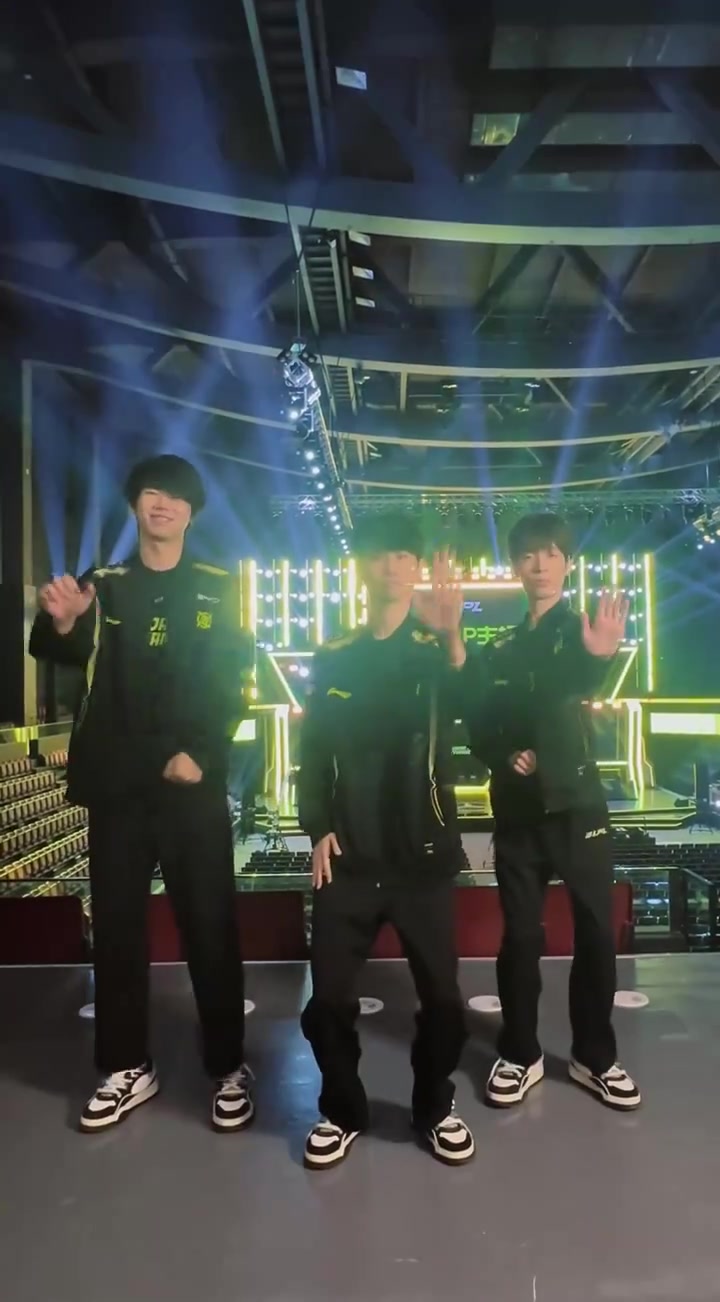 金年会金字招牌信誉至上大主播和他的四个舞伴！NIP官抖发布赛后五人跳舞视频