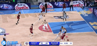 金年会金字招牌信誉至上强硬！陈盈骏冲击内线 连投带罚独得5分帮助北京顽强咬住比分