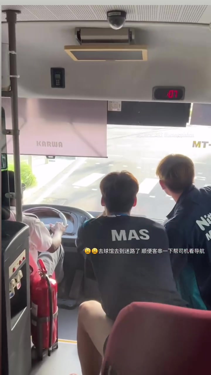 金年会金字招牌信誉至上有被逗笑！世乒赛班车司机迷路，马来西亚选手帮忙导航+唱起Rap