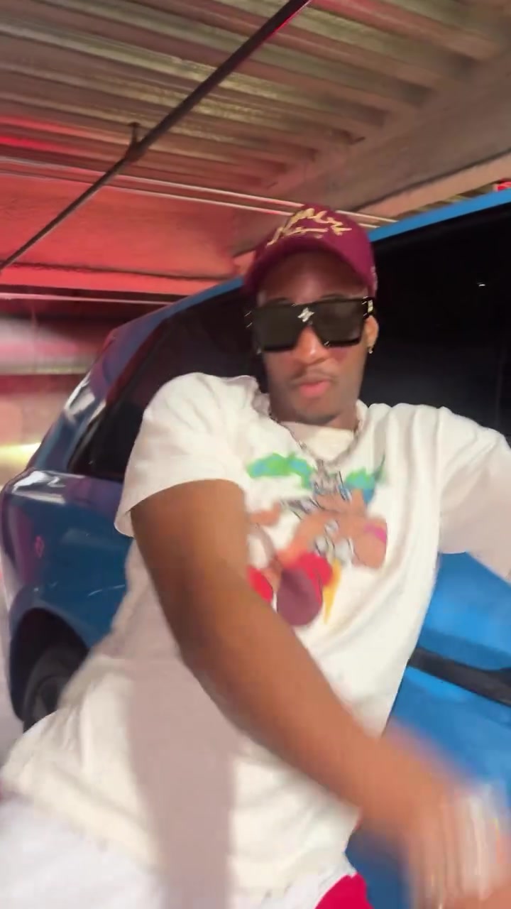 金年会金字招牌诚信至上不只女友是GOAT！凯-琼斯在车库献热舞😂🐐