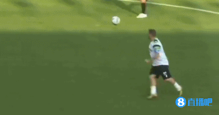 金年会金字招牌诚信至上还是那个狼王！48岁托蒂慈善赛打进中圈超远吊射，门将无可奈何